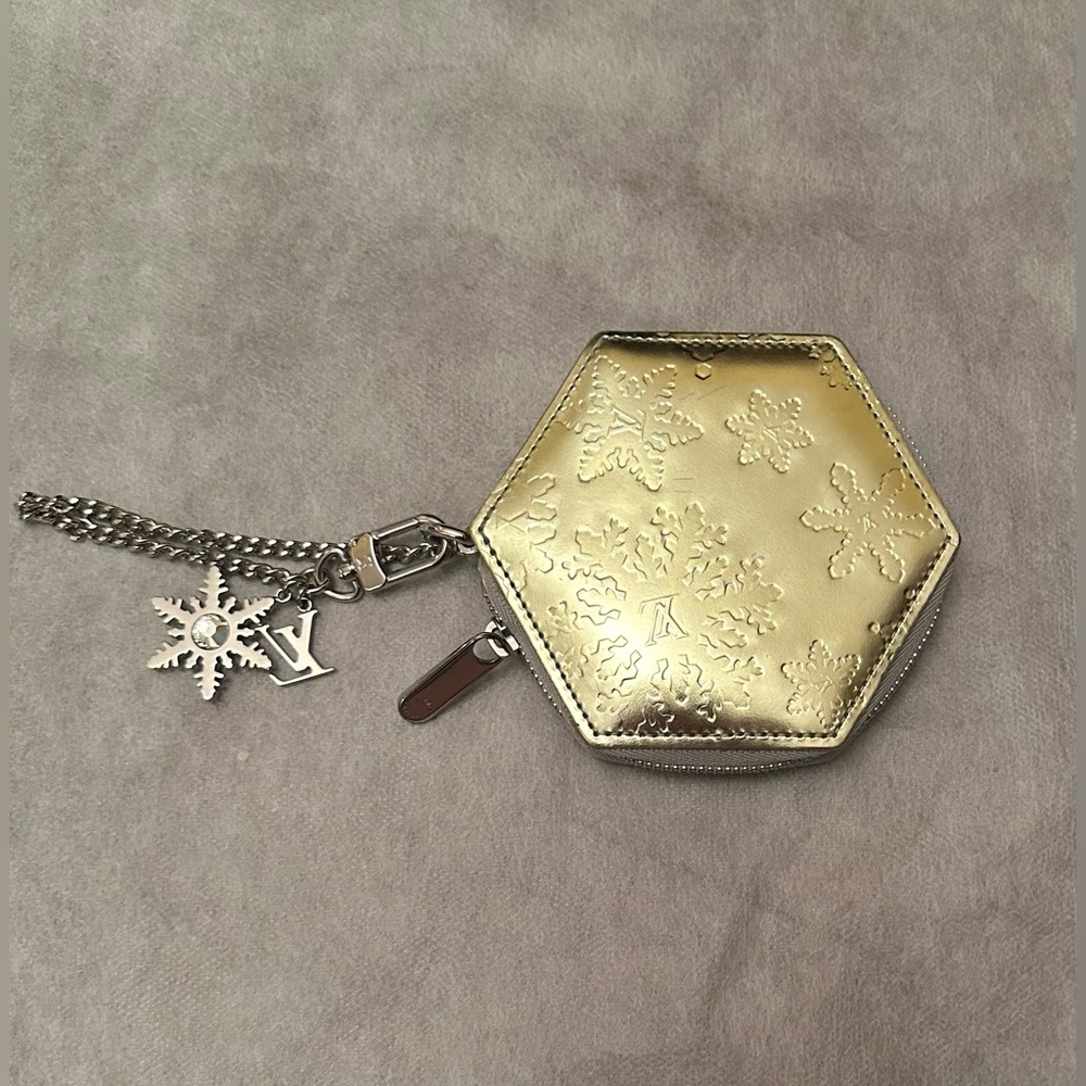 Louis Vuitton Rare Slowflake Gold Porte Monnaie Flocon Coin Key Pouch Argent
